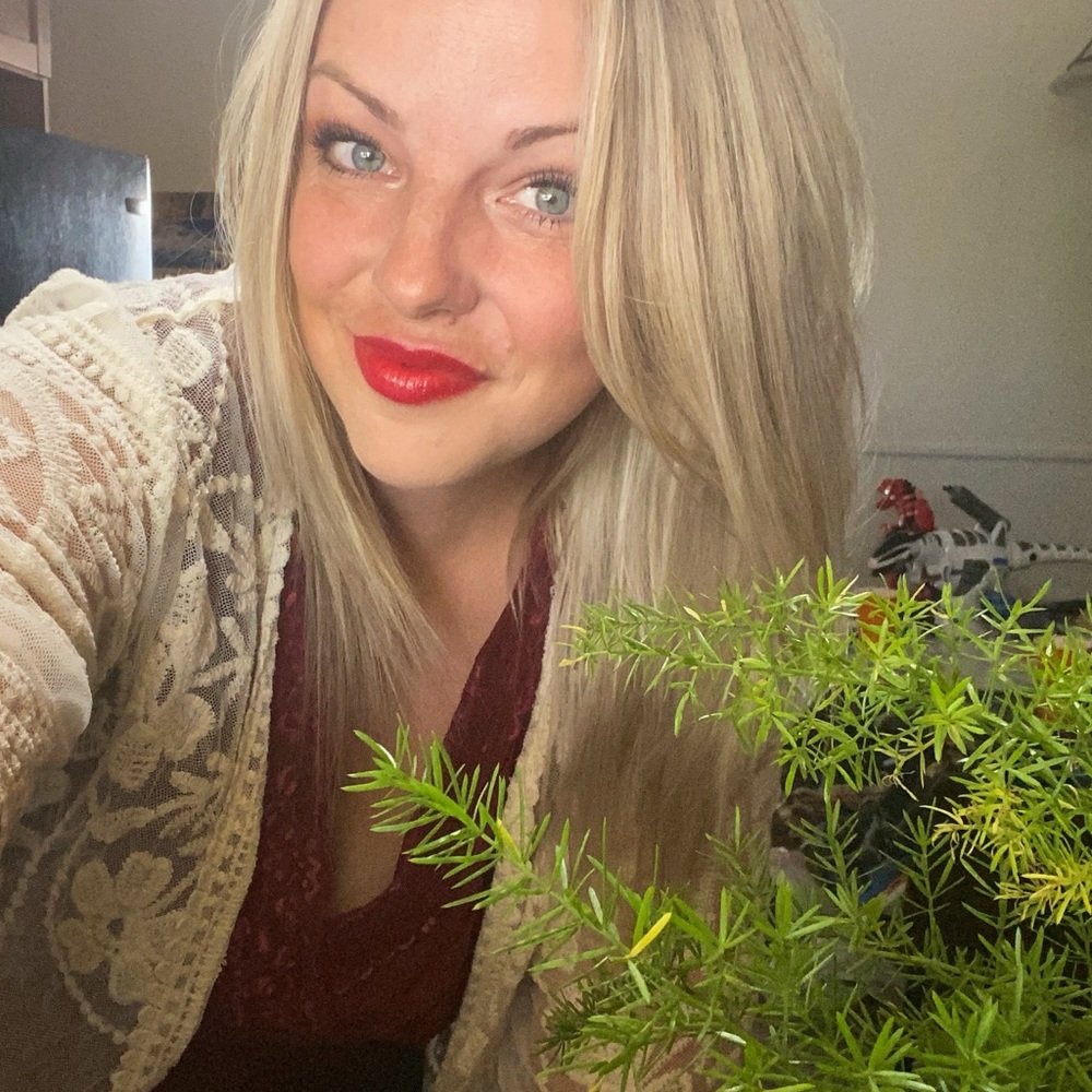 Meet your Posher, April